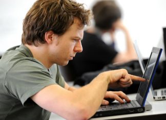 Los limeños agregan a Facebook a las personas que conocen previamente Los limeños agregan a Facebook a las personas que conocen previamente