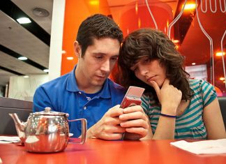 ¿Le darían la contraseña de Facebook a tu pareja? ¿Le darían la contraseña de Facebook a tu pareja?