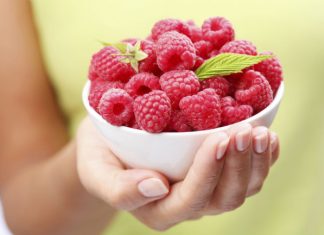 Prepara un dulce y saludable postre de frambuesas