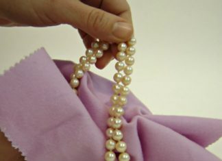 Renueva tu collar de perlas con estos tips de limpieza