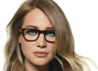 ¿Usas lentes? Aprende qué peinados va con tu tipo de gafas