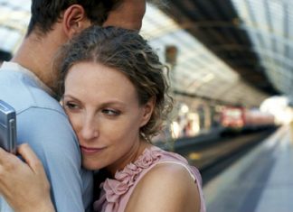 Buenas razones para no revisar el celular de tu pareja