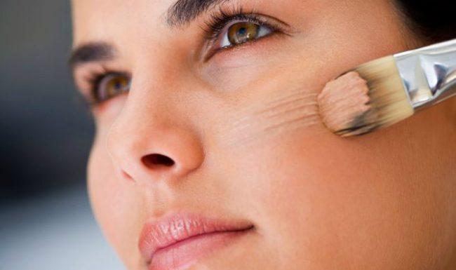 Cómo aplicar de manera correcta una base de maquillaje Cómo aplicar de manera correcta una base de maquillaje