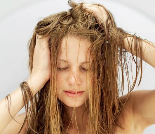 Aprende las causas y los mejores cuidados del cabello graso