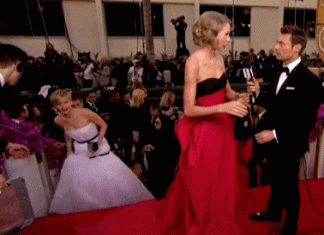 Jennifer Lawrence le juega una pasada a Taylor Swift en los Golden Globes Jennifer Lawrence le juega una pasada a Taylor Swift en los Golden Globes