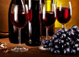 Beneficios de beber una copa de vino al día Beneficios de beber una copa de vino al día