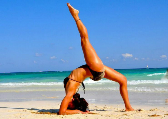 Ponte en forma este verano con yoga al aire libre