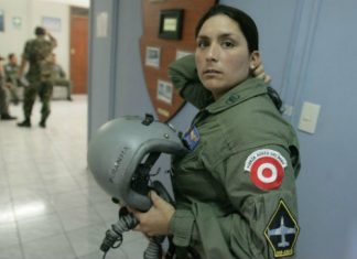 Conoce a la primera piloto peruana en volar un avión caza Conoce a la primera piloto peruana en volar un avión caza
