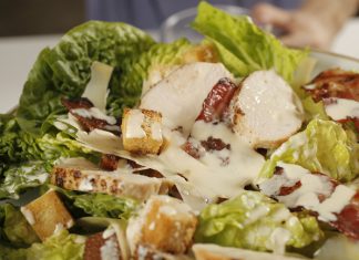 Aprende a preparar una ensalada césar con la receta original Aprende a preparar una ensalada césar con la receta original