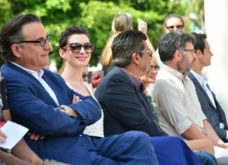 Anne Hathaway demuestra su lado chic Anne Hathaway demuestra su lado chic