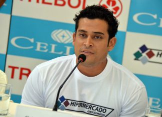 Christian Domínguez y empresa de cerámica premian a mamá