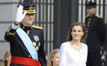 La reina Letizia nuevamente lució de blanco en su coronación