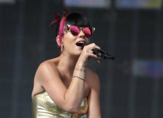 Lily Allen se luce con impactante look