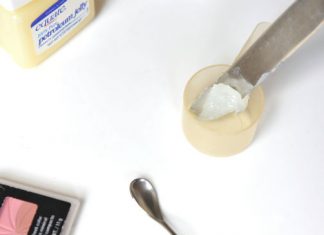 DIY: Brillo labial casero con sombras de ojos