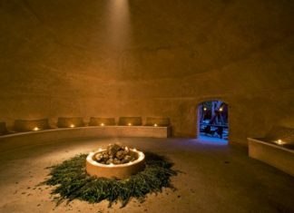 Thalía visita exposición de Frida Kahlo y viste a su hija como la pintora y poetisa