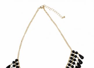 Deja de lado los clásicos dorados y plateados y usa maquillaje y accesorios coloridos