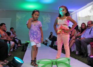 Desfile de cierre de talleres de niñas y adolescentes en Chio Lecca (VIDEO)