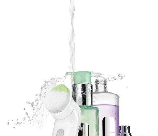 Conoce el primer cepillo de limpieza de rostro Clinique Sonic System