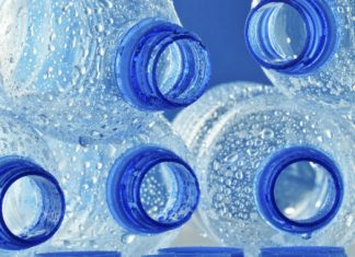¿Rellenas tus botellas de plástico? Ten cuidado puede ser muy tóxico