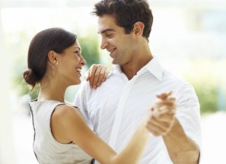¿Tu novio no sabe bailar? aprende qué hacer en estos casos